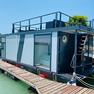  Hotel en barco Houseboat Cadiz El Puerto - Casa Flotante